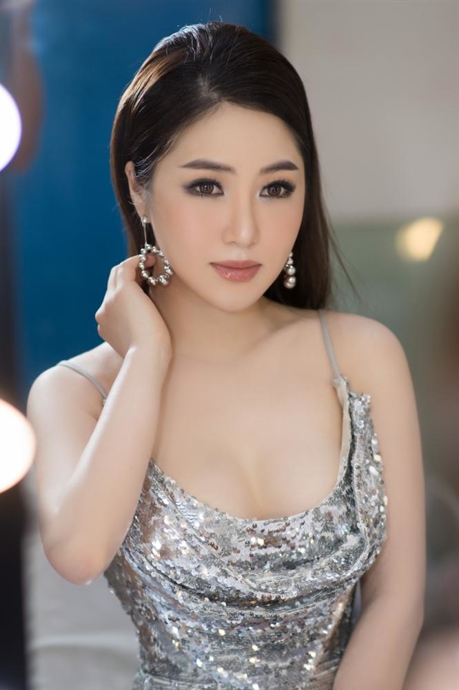 Tất bật chạy show trước tết: Người cày tiền trả nợ, người kiệt sức ngủ