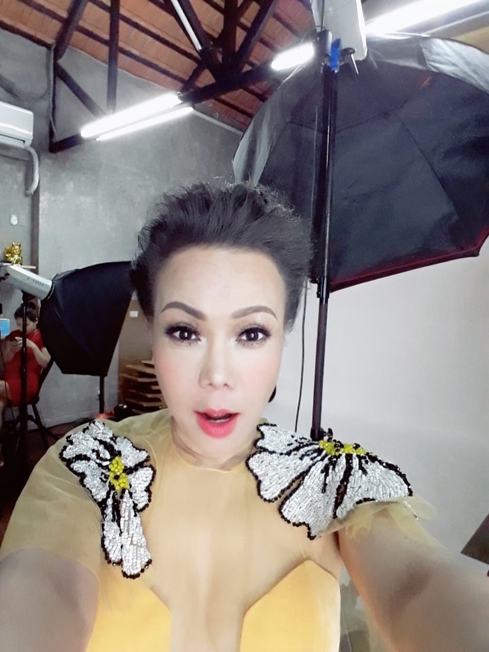 Tất bật chạy show trước tết: Người cày tiền trả nợ, người kiệt sức ngủ