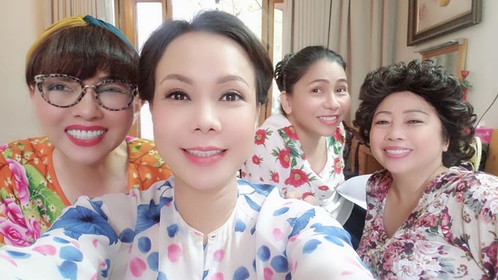 Tất bật chạy show trước tết: Người cày tiền trả nợ, người kiệt sức ngủ