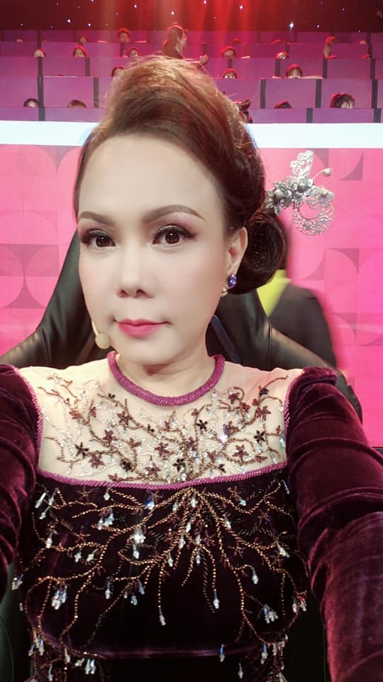 Tất bật chạy show trước tết: Người cày tiền trả nợ, người kiệt sức ngủ