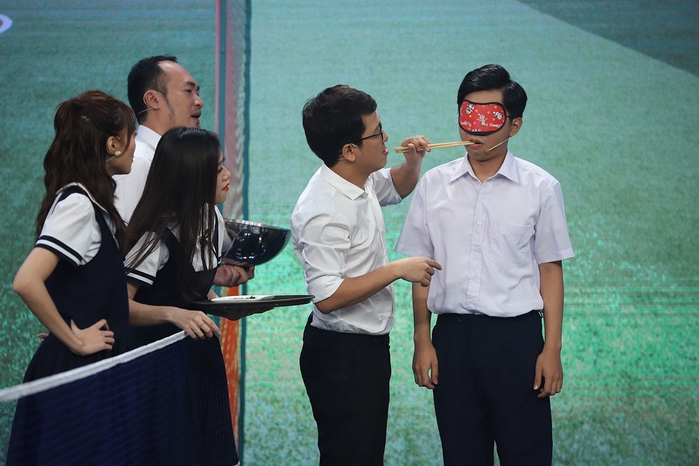 Thánh chửi Minh Dự song ca tiếng Thái cùng Hari Won