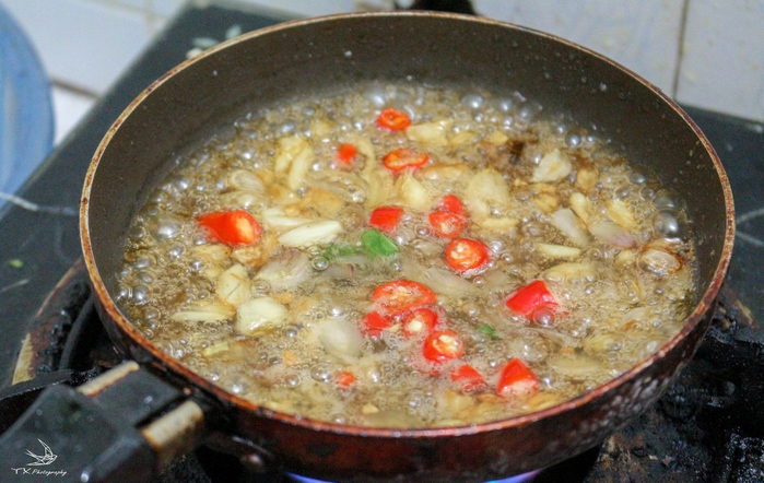 Thanh niên trổ tài nấu nướng với món ăn đơn giản nhưng ngon