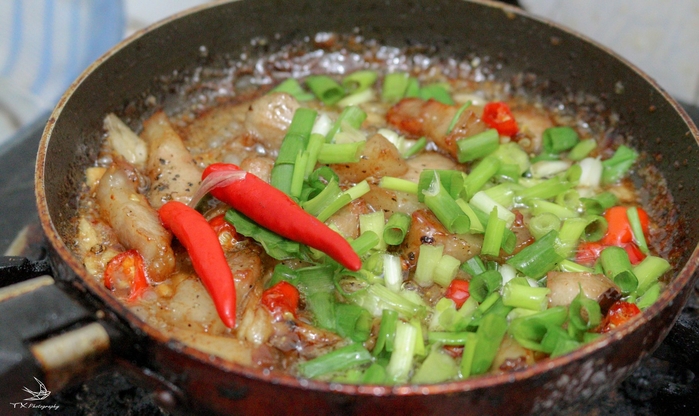 Thanh niên trổ tài nấu nướng với món ăn đơn giản nhưng ngon