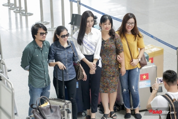 Sao Viet trong goc anh cua fans: Tieu Vy cam nong, Phuong Nga xuong ham tho