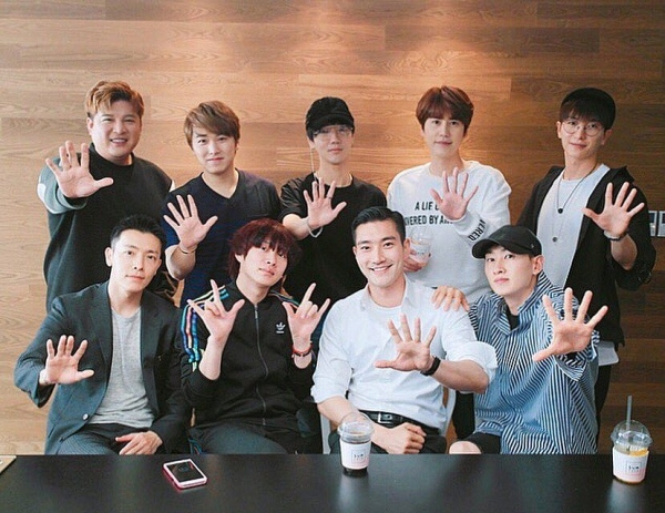 “Tròn mắt” với nhóm nhạc học giỏi nhất Kpop, thành viên nào cũng giỏi