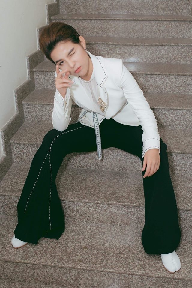 Vu Cat Tương va cau hoi gay soc dau nam: Ai la stylist cho chi ay vay