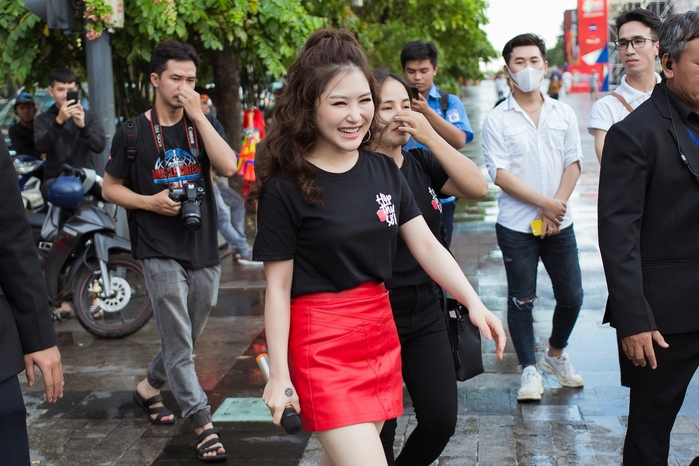 Vuong tin don “cach mat”, sao Viet làm dieu nay de chung minh moi quan he thuc su