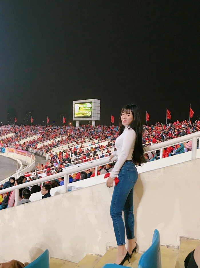 Yến Xuân động viên Lâm Tây và “dằn mặt” luôn các fan phong trào
