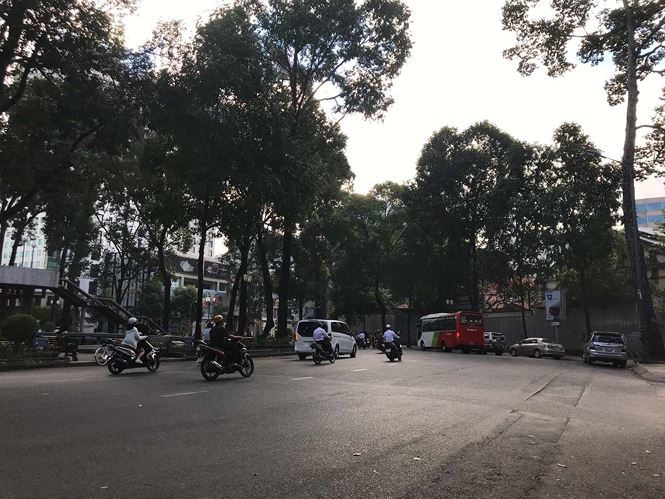 Ngày đầu đi làm sau kỳ nghỉ Tết, trung tâm Sài Gòn thông thoáng - ảnh 12