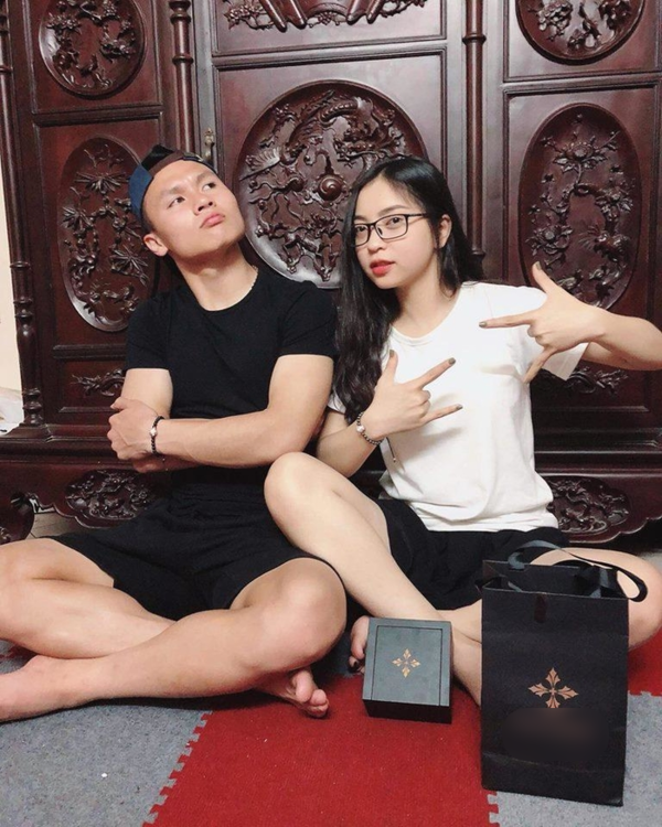 Bạn gái Quang Hải nhận ngay cái kết đắng khi quảng cáo