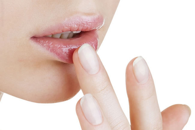 4 mẹo đánh son lâu trôi để lễ tình nhân của bạn và người ấy viên mãn