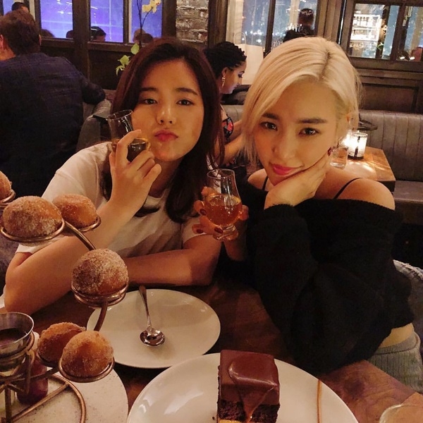 Ảnh hot sao Hàn: Song Hye Kyo và Han Ye Seul đụng váy chan chát