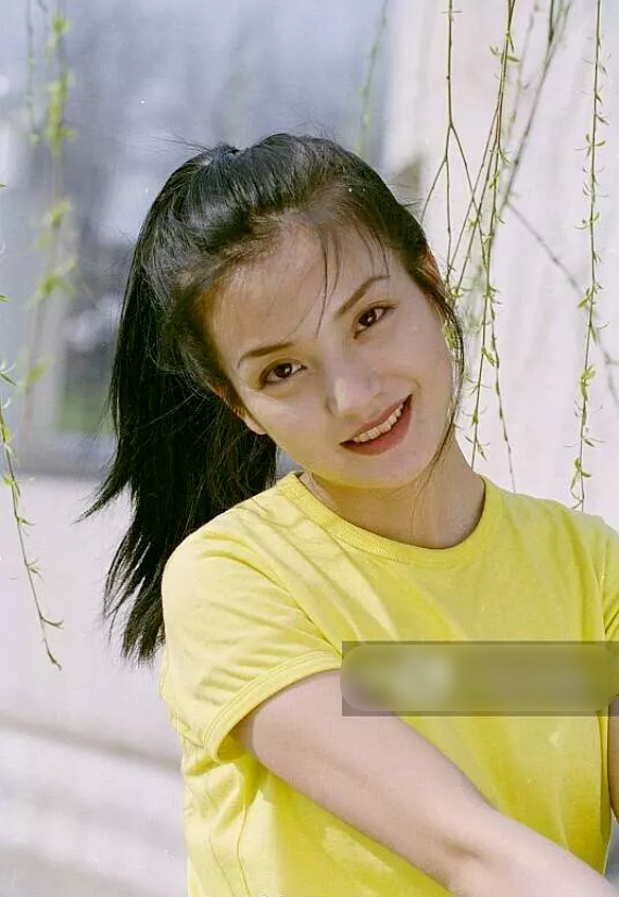 Ảnh hiếm thuở 20 thanh khiết, không cần V- line mặt vẫn đẹp