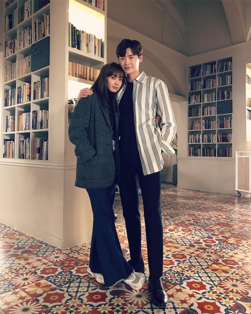 Ảnh hot sao Hàn: Song Hye Kyo và Han Ye Seul đụng váy chan chát