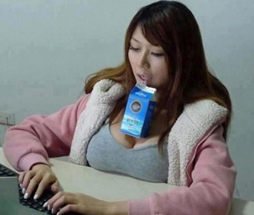 Ảnh vui: Nỗi khổ gà thành phố, khi sinh nhật bạn đúng mùng 1 Tết