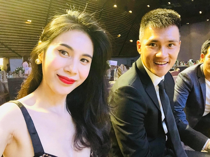 Bá đạo như vợ chồng Công Vinh - Thủy Tiên