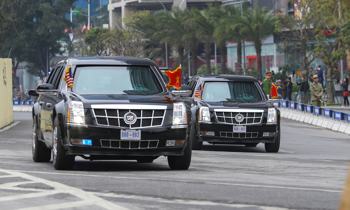 Bí mật đằng sau 2 chiếc Cadillac One giống hệt nhau mà ông Trump mang