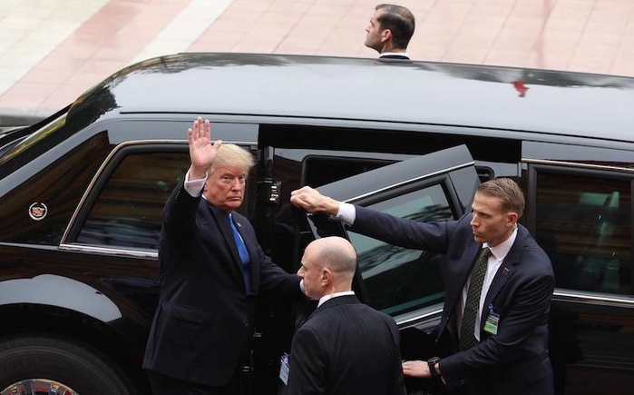 Bí mật đằng sau 2 chiếc Cadillac One giống hệt nhau mà ông Trump mang