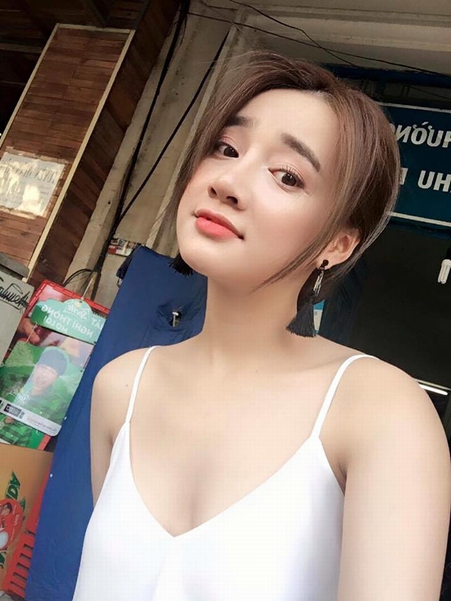 Các sao nữ Vbiz được khen sở hữu vòng 1 tự nhiên đẹp phát hờn