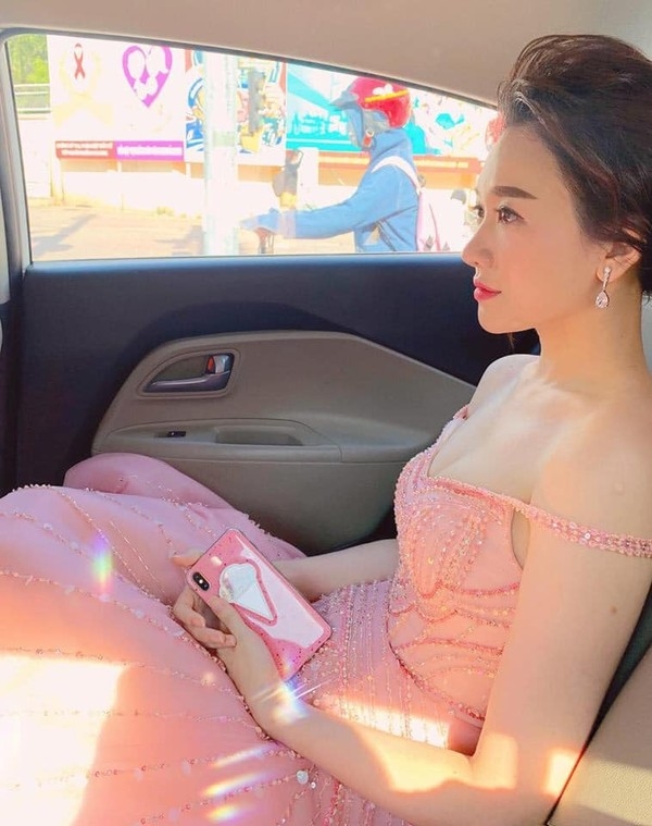 Cách nhau tận 10 tuổi, Hari Won và Hòa Minzy vẫn bất phân thắng bại kh
