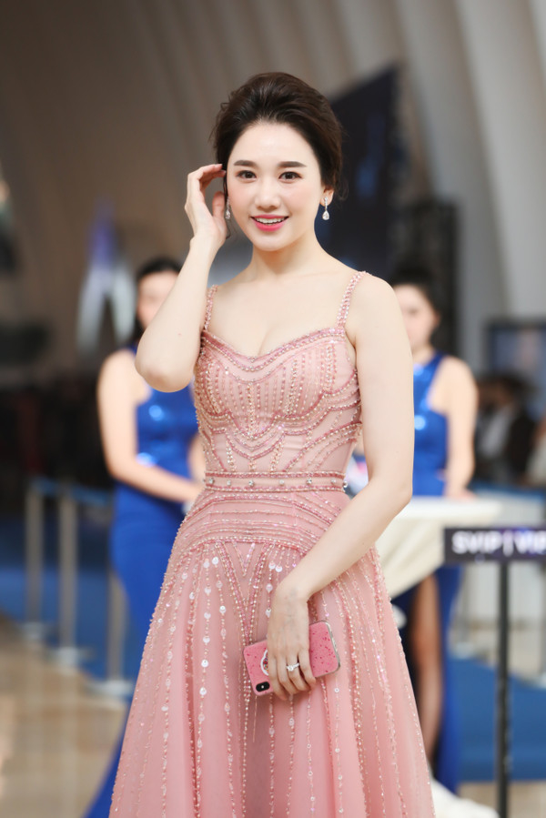 Cách nhau tận 10 tuổi, Hari Won và Hòa Minzy vẫn bất phân thắng bại kh