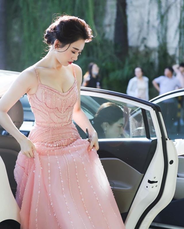 Cách nhau tận 10 tuổi, Hari Won và Hòa Minzy vẫn bất phân thắng bại kh