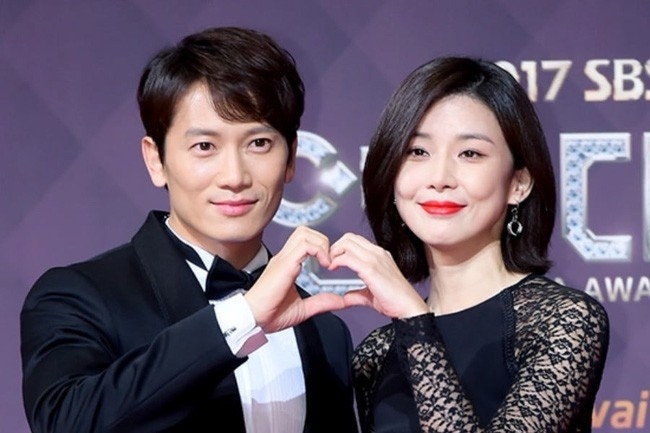 Cặp đôi vàng Kbiz Ji Sung và Lee Bo Young chào đón quý tử thứ 2