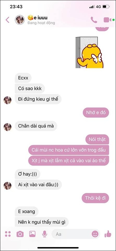Chàng trai in 273 trang tin nhắn từ lúc tán tỉnh để tặng người yêu