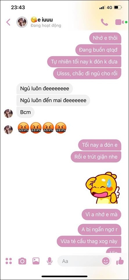 Chàng trai in 273 trang tin nhắn từ lúc tán tỉnh để tặng người yêu