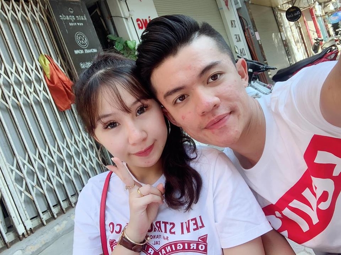 Chàng trai in 273 trang tin nhắn từ lúc tán tỉnh để tặng người yêu