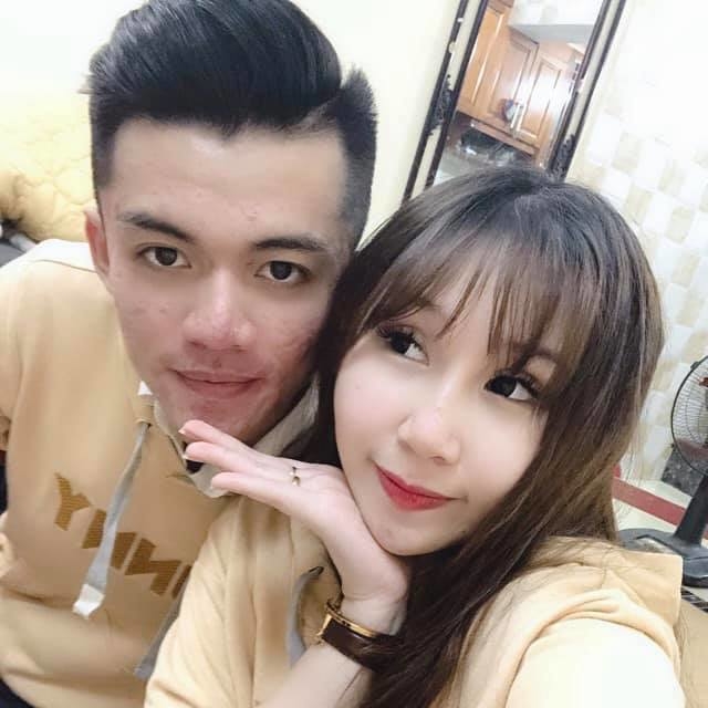 Chàng trai in 273 trang tin nhắn từ lúc tán tỉnh để tặng người yêu