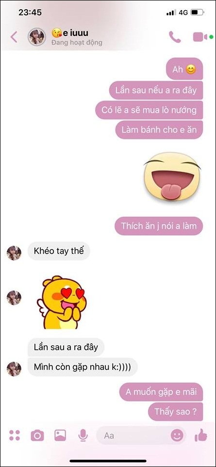 Chàng trai in 273 trang tin nhắn từ lúc tán tỉnh để tặng người yêu