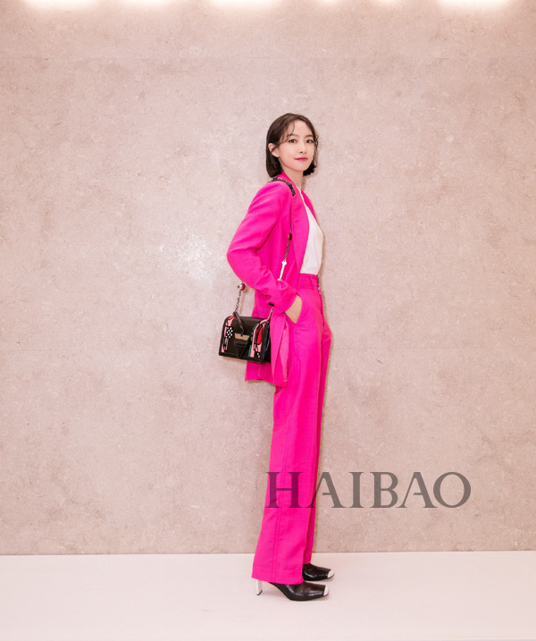 Chi Pu, Tiểu Vy và loạt sao châu Á chứng minh màu hồng không hề sến