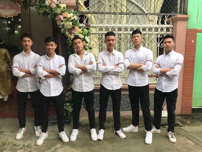 Chiếc áo quốc dân hot nhất mùa Tết và câu chuyện hàng real - hàng fake