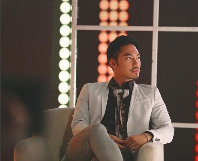 Chuyen con nha giau trong showbiz: Nguoi danh gia vong toc, ke bi to lam mau