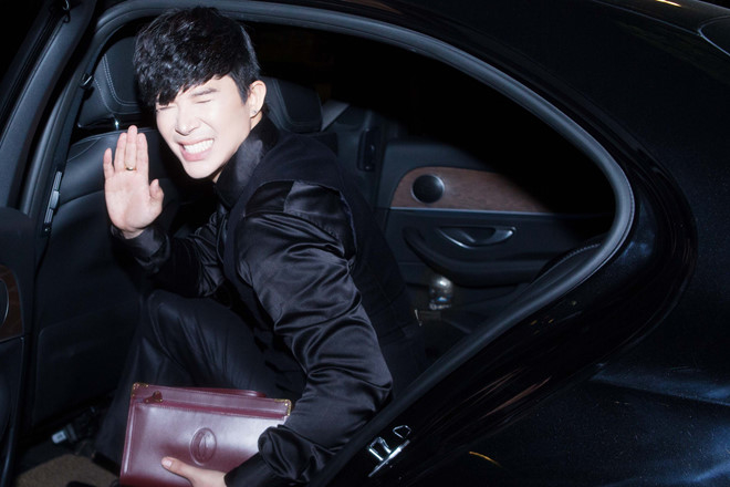 Chuyen con nha giau trong showbiz: Nguoi danh gia vong toc, ke bi to lam mau