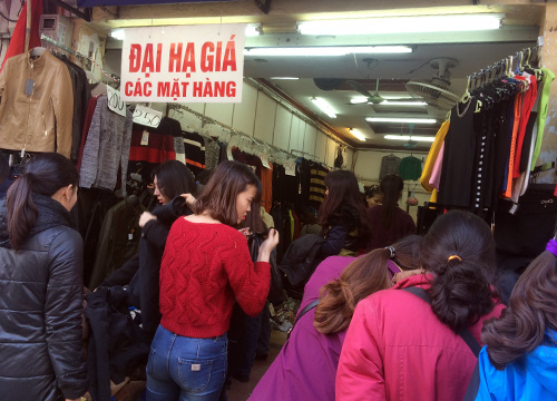 Chuyện thật như đùa: Tết xả hàng quần áo giá rẻ bằng 1/3 ly trà sữa