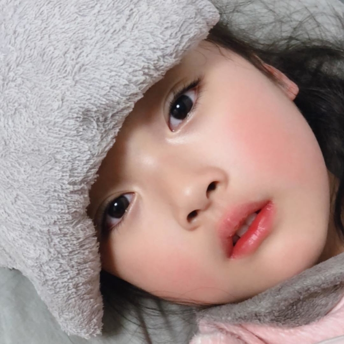 Cô bé “tóc bát úp” năm nào giờ xinh xắn đáng yêu