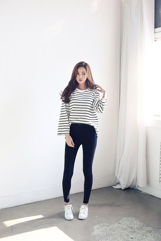 Có đến 4 cách diện áo phông max xinh đẹp nàng cần trong trời giao mùa