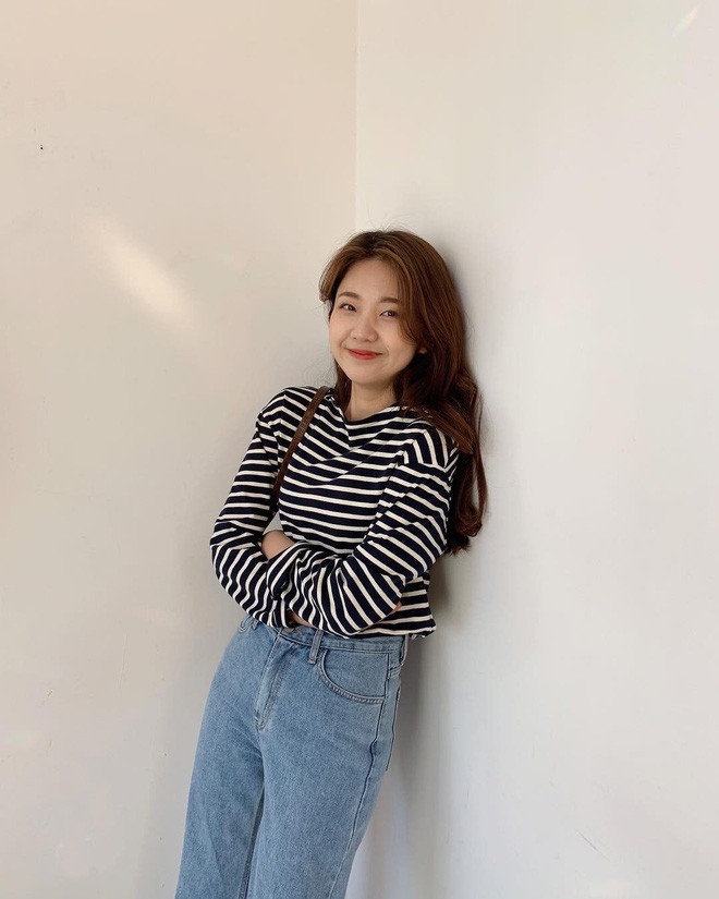 Có đến 4 cách diện áo phông max xinh đẹp nàng cần trong trời giao mùa