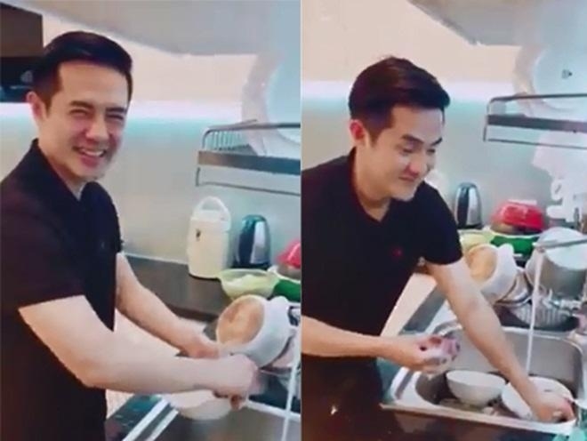 Cởi bỏ vest áo lịch lãm các sao nam khiến fan mê tít vì hành động nhỏ
