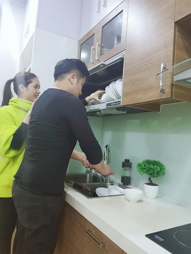 Cởi bỏ vest áo lịch lãm các sao nam khiến fan mê tít vì hành động nhỏ