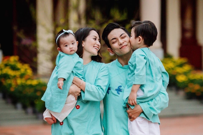 Con gái sinh non của Khánh Thi lớn bụ bẫm, xinh xắn không ngờ