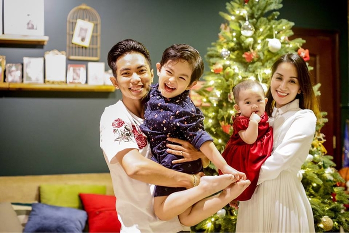 Con gái sinh non của Khánh Thi lớn bụ bẫm, xinh xắn không ngờ