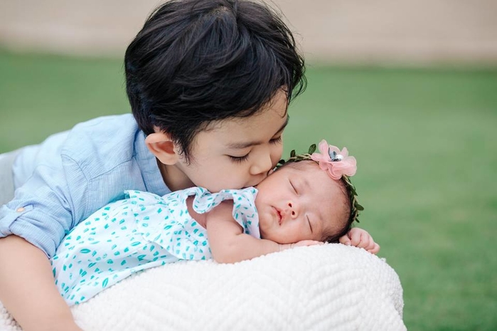 Con gái sinh non của Khánh Thi lớn bụ bẫm, xinh xắn không ngờ