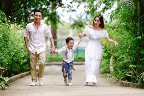 Con trai Khánh Thi 3 tuổi đã gây sốt với BST hàng hiệu hơn 100 triệu