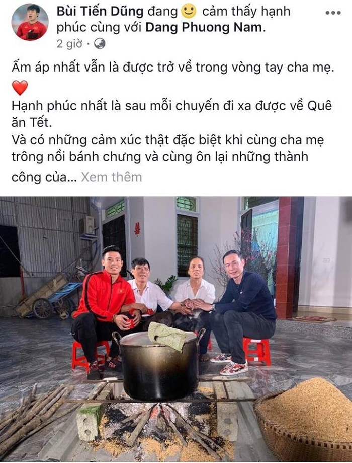 Dàn cầu thủ về nhà đón Tết: Tư Dũng nấu bánh chưng cùng mẹ