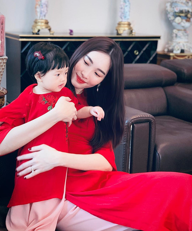 Dàn nhóc tỳ nhà sao Việt xúng xính diện áo dài dịp Tết Kỷ Hợi 2019