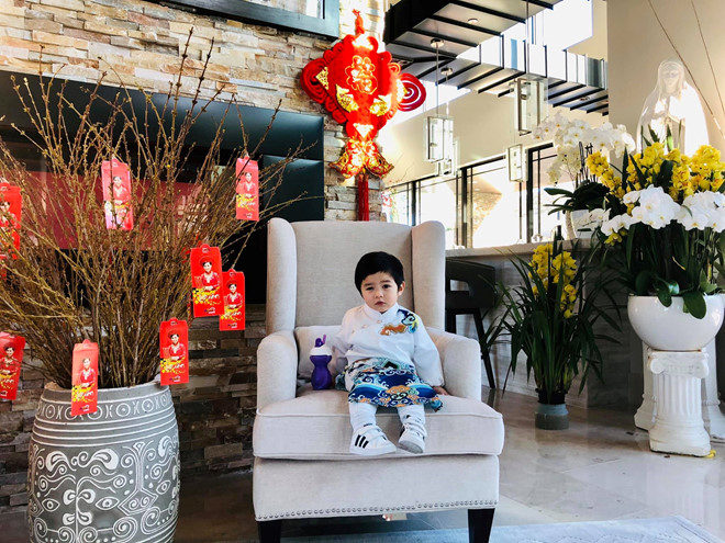 Dàn nhóc tỳ nhà sao Việt xúng xính diện áo dài dịp Tết Kỷ Hợi 2019