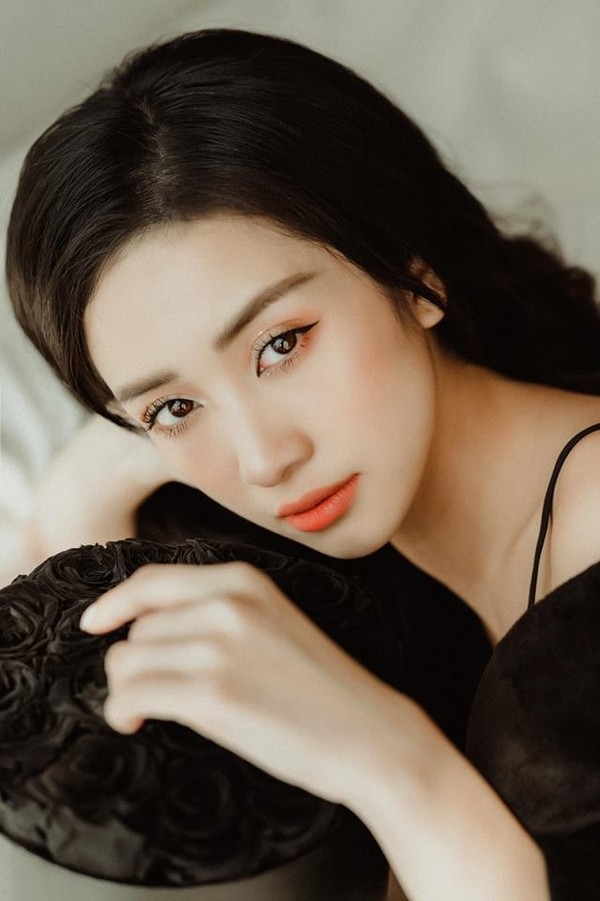Dau xuan khoe anh goi cam: Dao Ba Loc hay Jun Vu chiem song?